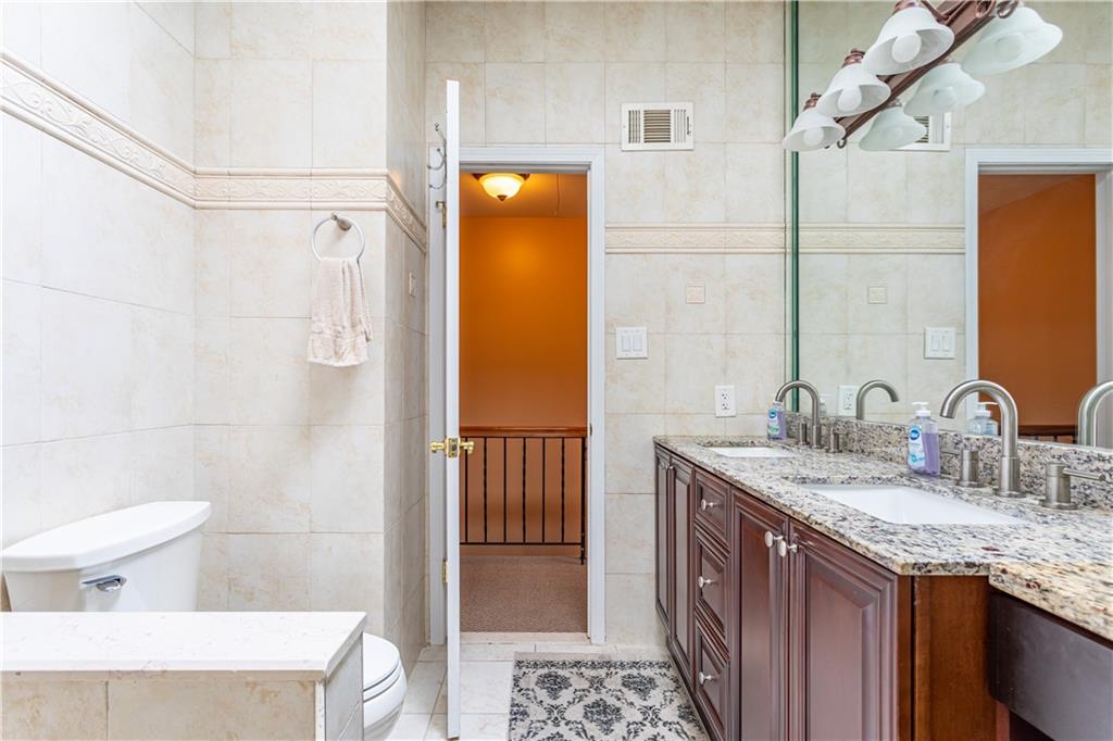 19 Pembrook Loop Rossville Staten Island NY 10309