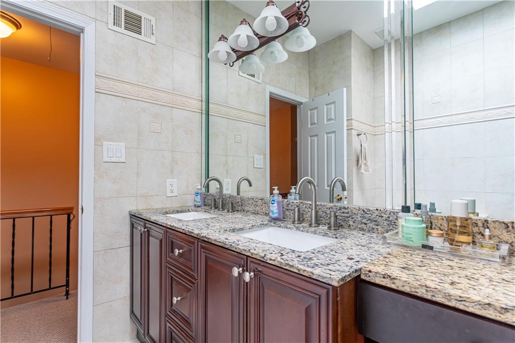 19 Pembrook Loop Rossville Staten Island NY 10309