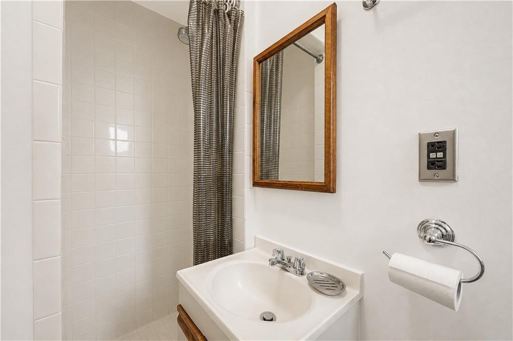 138 Van Cortlandt Park S Bronx NY 10463
