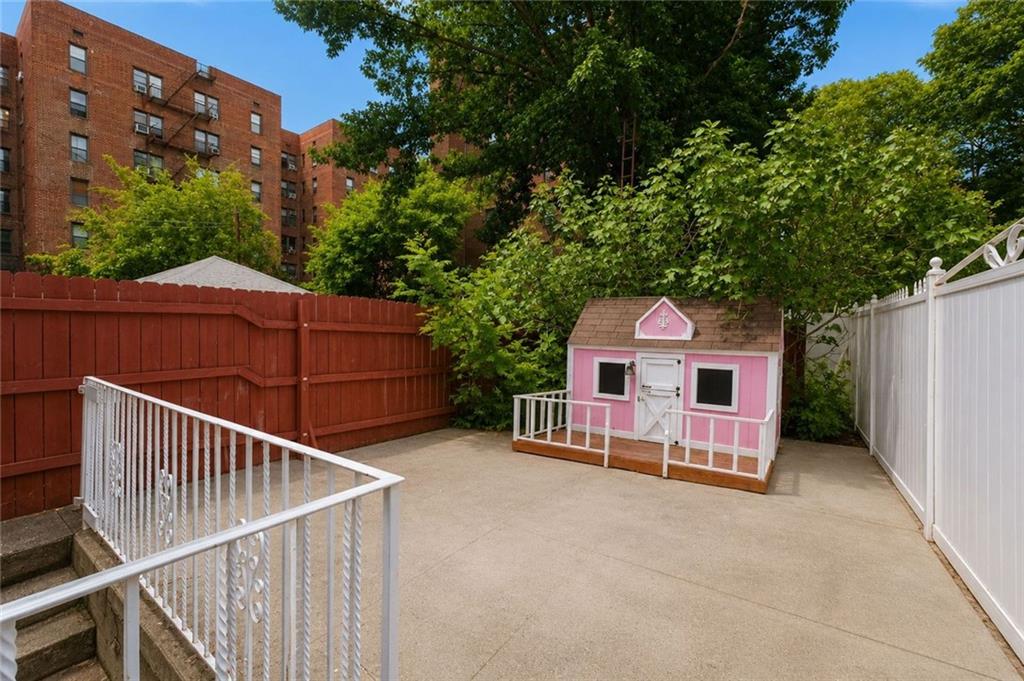 2755 East 28th Street Sheepshead Bay Brooklyn NY 11235