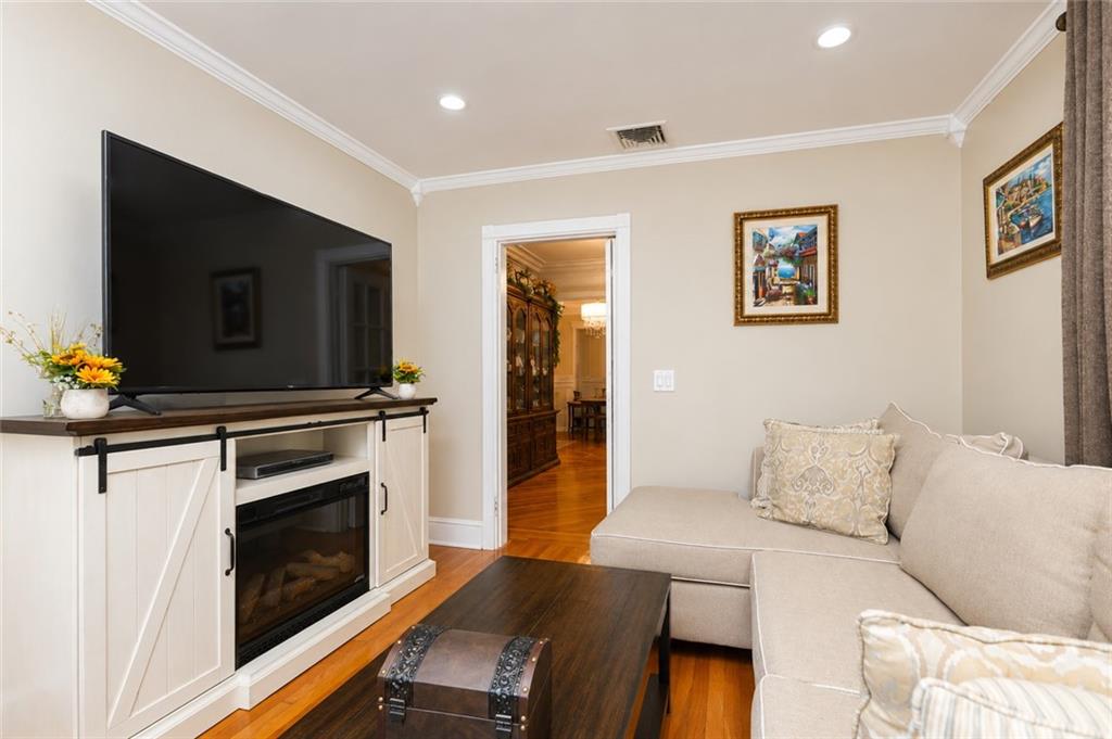 186 Burbank Avenue New Dorp Staten Island NY 10306