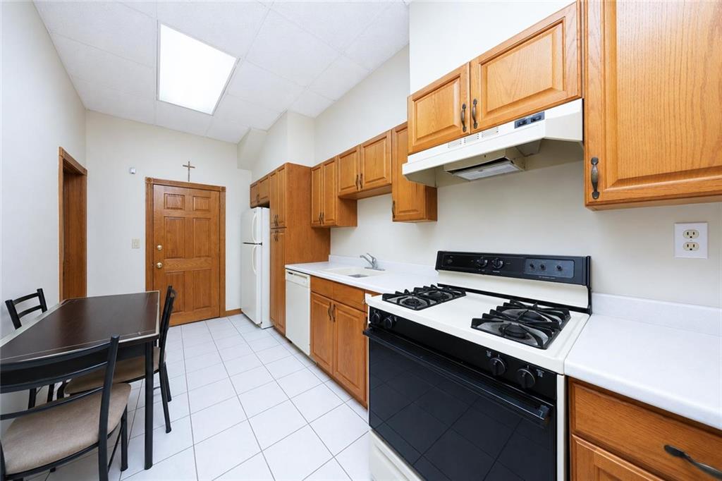 957 Bay Ridge Avenue Bensonhurst Brooklyn NY 11219