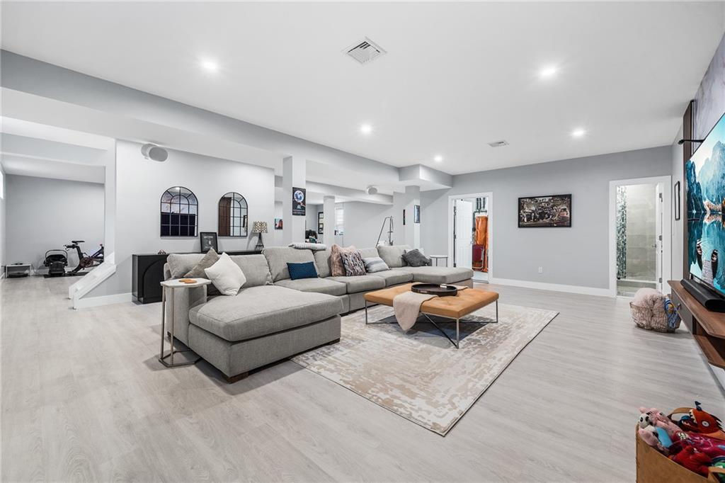 4037 Jean Avenue Out of NYC Other NY 11714