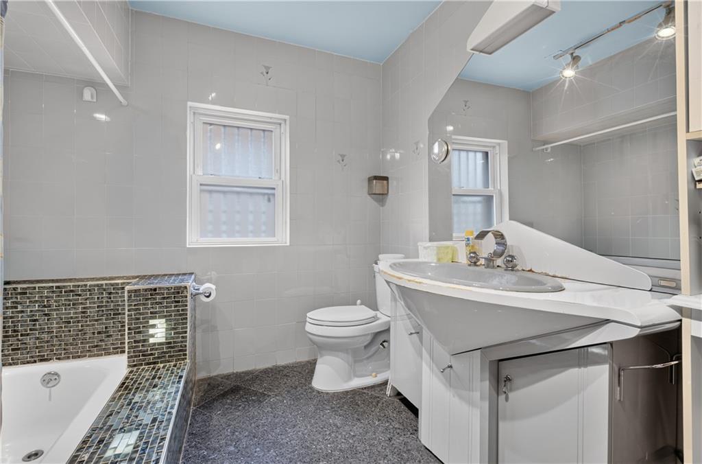 4739 197th Street Flushing Flushing NY 11358