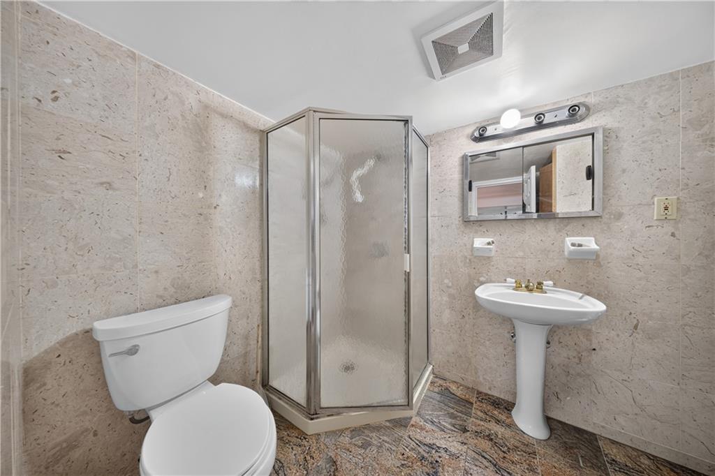 4739 197th Street Flushing Flushing NY 11358