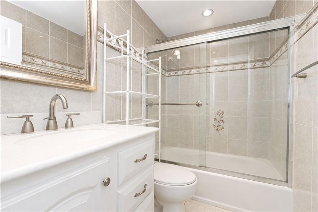 333 HAMPTON GREEN Arden Heights Staten Island NY 10312