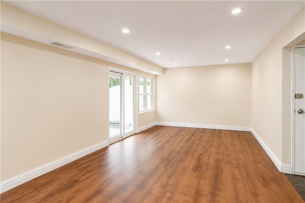 333 HAMPTON GREEN Arden Heights Staten Island NY 10312