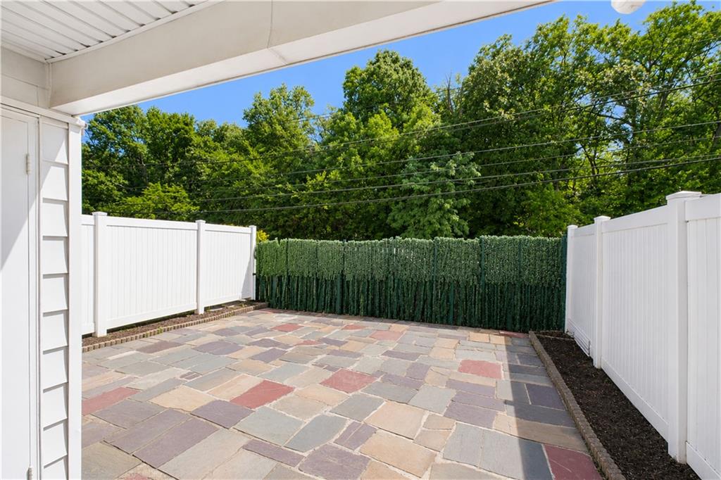 333 HAMPTON GREEN Arden Heights Staten Island NY 10312