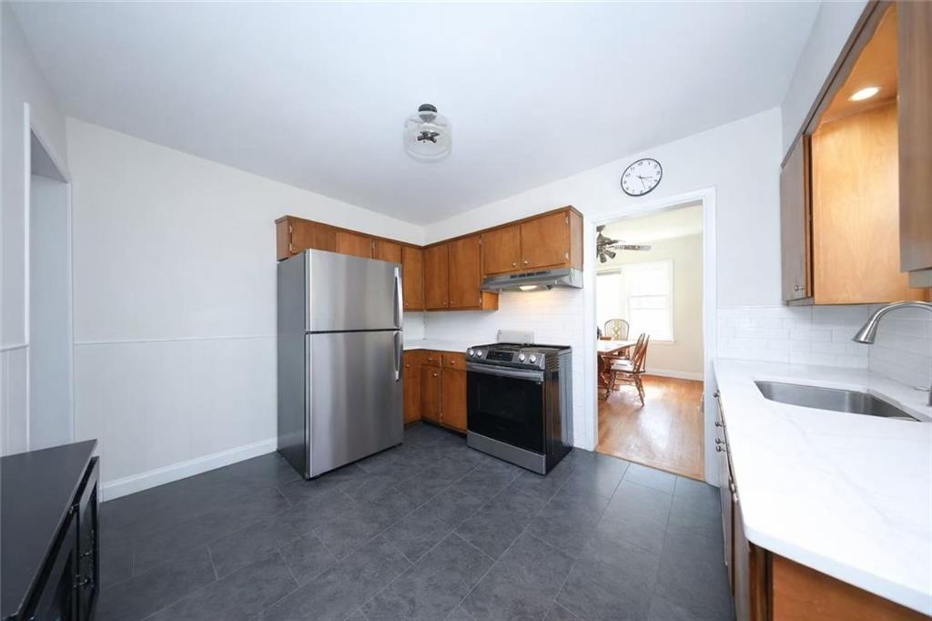 54 Rose Lane Out of NYC New Hyde Park NY 11040