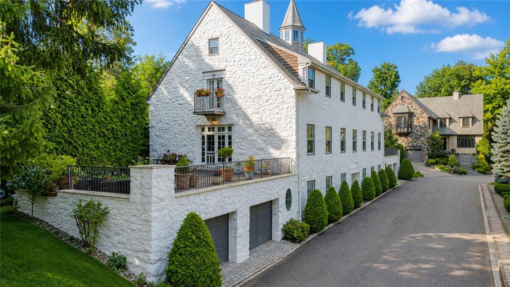 79 Flagg Court Todt Hill Staten Island NY 10304