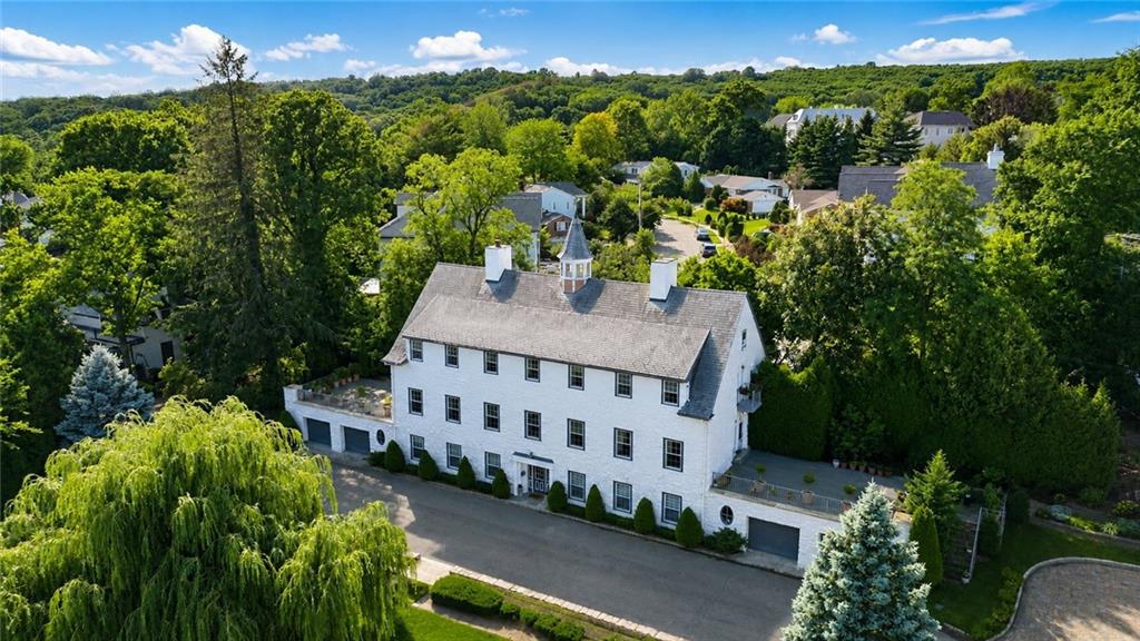 79 Flagg Court Todt Hill Staten Island NY 10304