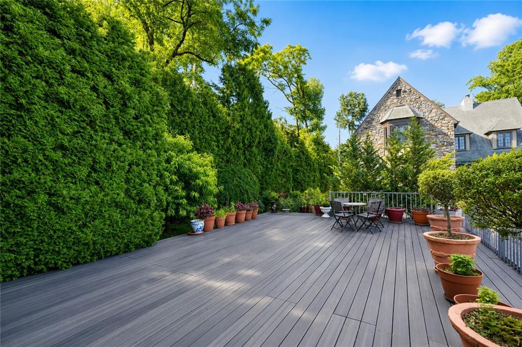 79 Flagg Court Todt Hill Staten Island NY 10304