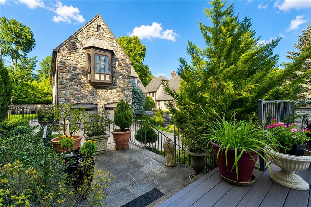 79 Flagg Court Todt Hill Staten Island NY 10304