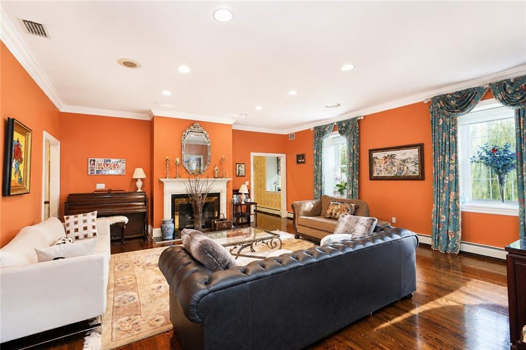 79 Flagg Court Todt Hill Staten Island NY 10304