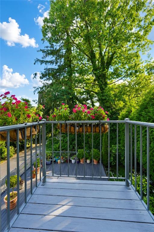 79 Flagg Court Todt Hill Staten Island NY 10304