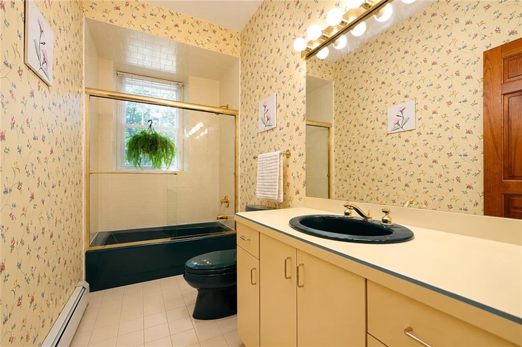 79 Flagg Court Todt Hill Staten Island NY 10304