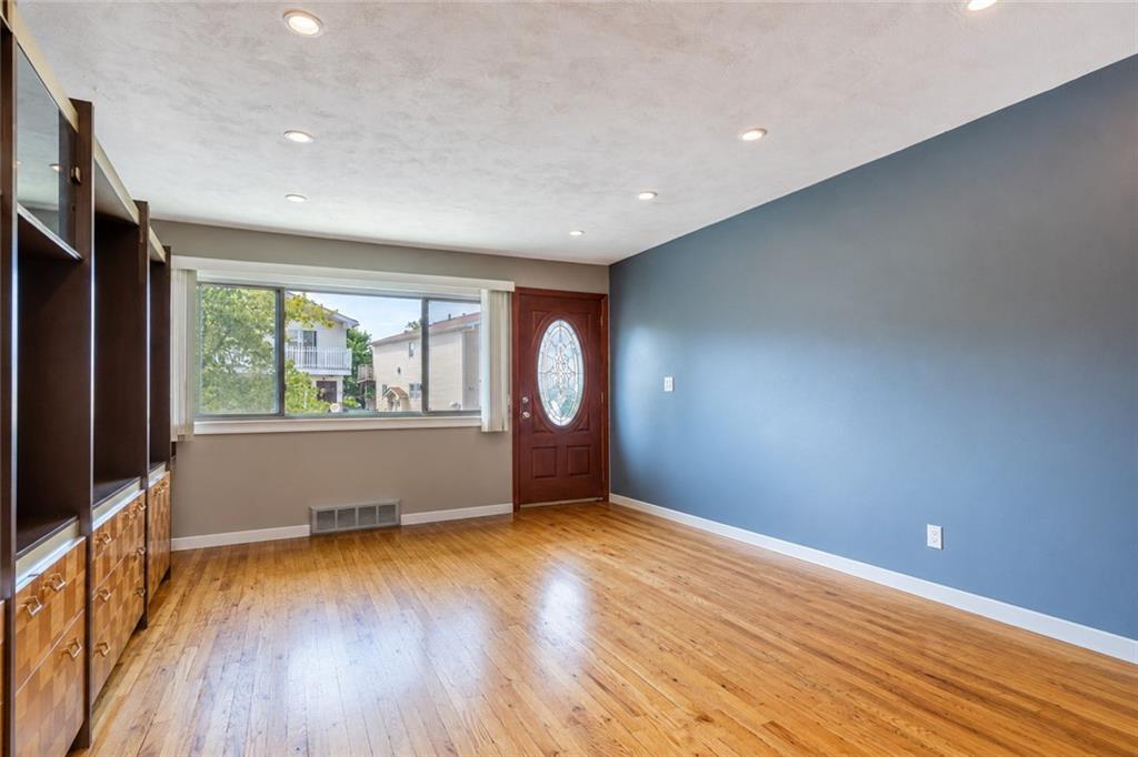 62 Mayberry Promenade Annadale Staten Island NY 10312