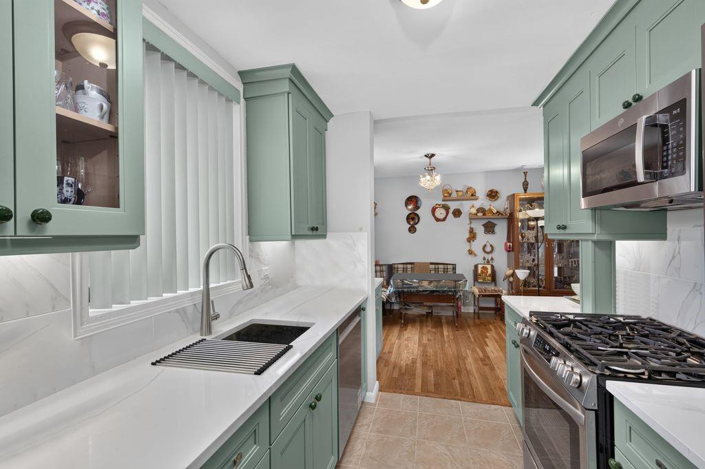830 Howard Avenue Sunnyside Staten Island NY 10301