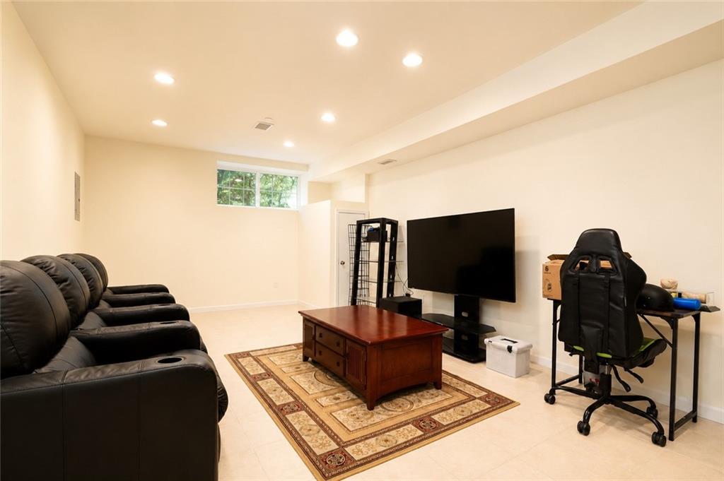 32 Wild Avenue Travis State Island NY 10314