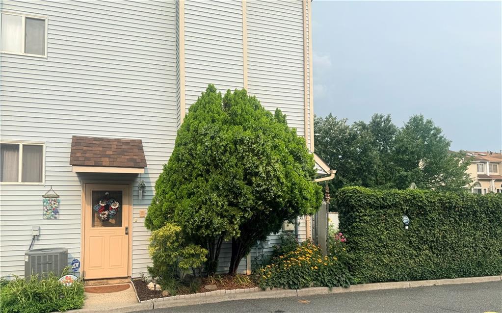 15 Phyllis Court Rossville Staten Island NY 10309