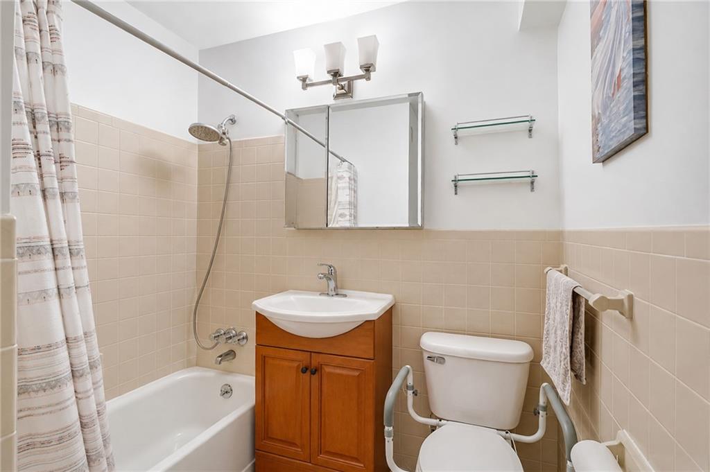 2915 West 5th Street Brighton Beach Brooklyn NY 11224
