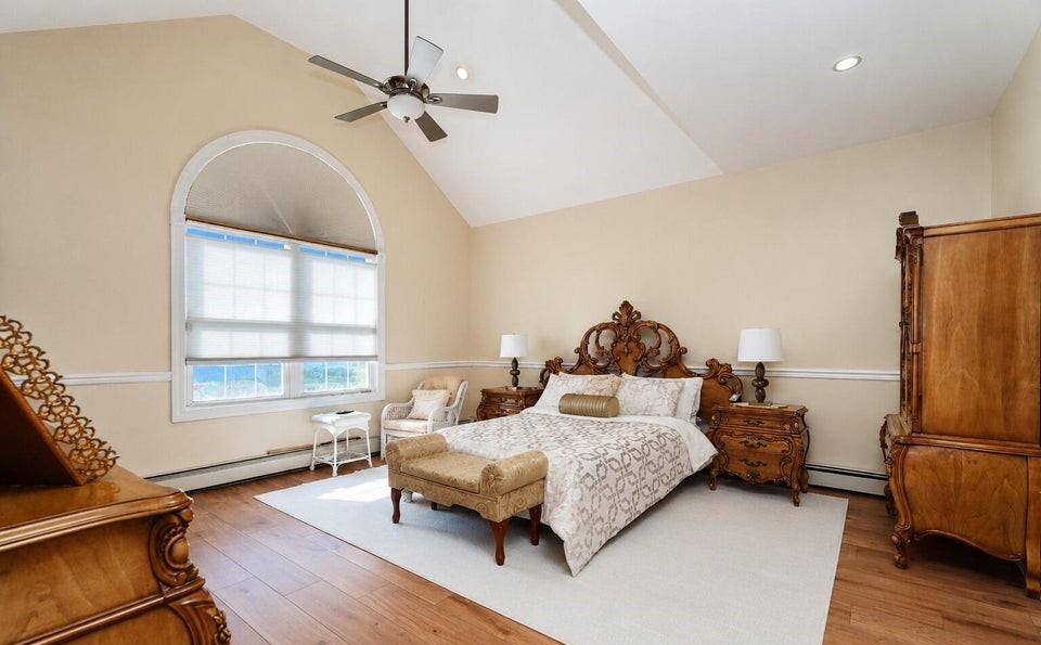 55 Topside Lane Castleton Corners Staten Island NY 10309