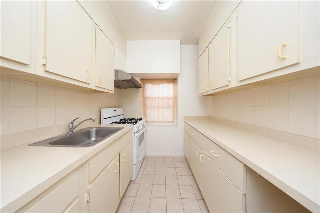111-50 75th Road Forest Hills Forest Hills NY 11375