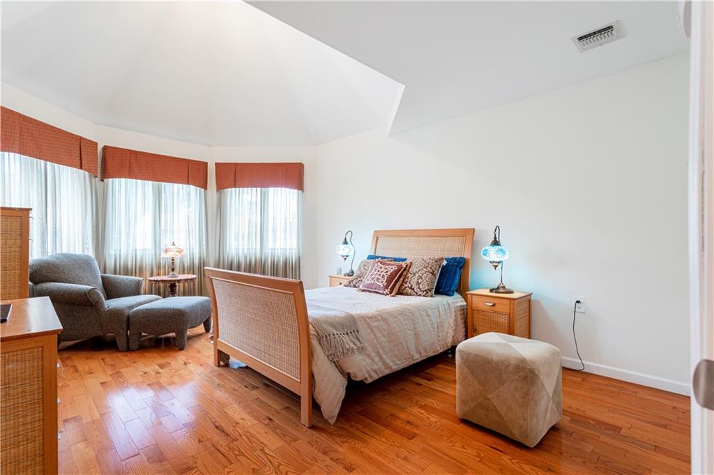38 Oswald Place Prince's Bay Staten Island NY 10309