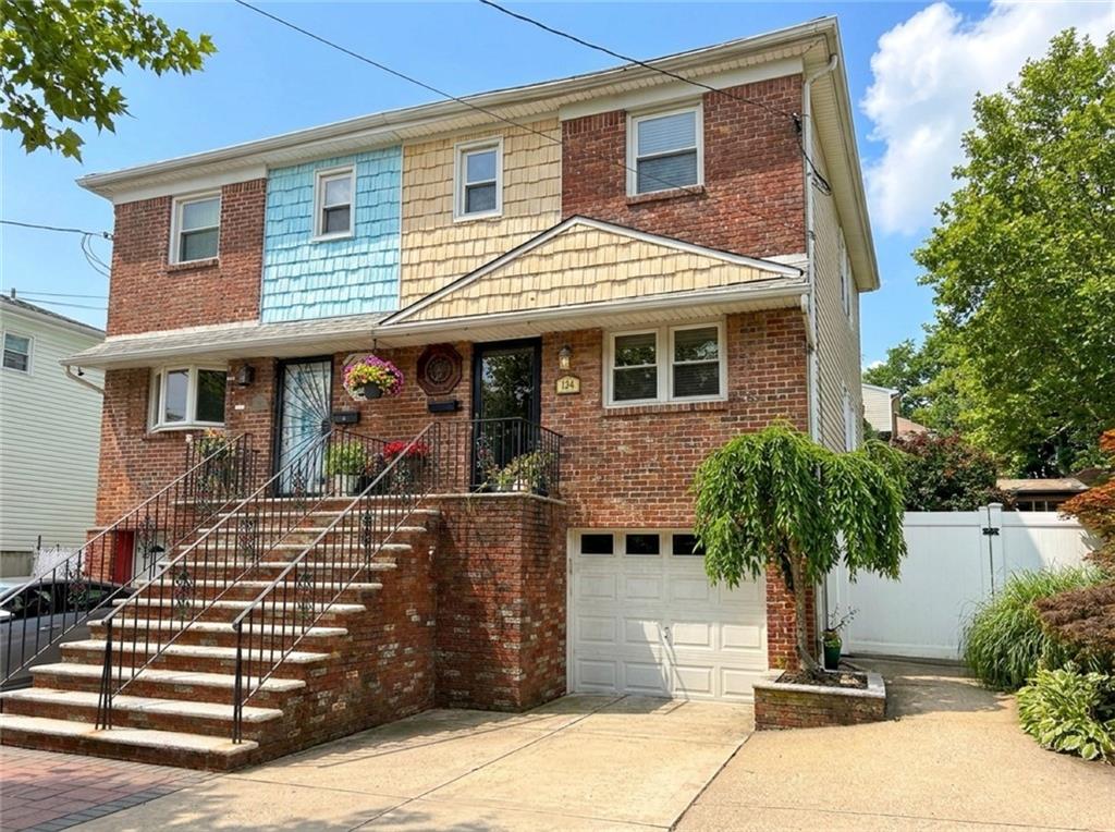 124 East Broadway Way Oakwood Staten Island NY 10306