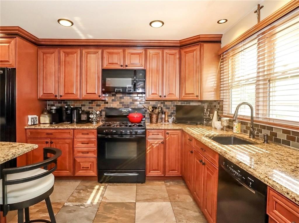 124 East Broadway Way Oakwood Staten Island NY 10306