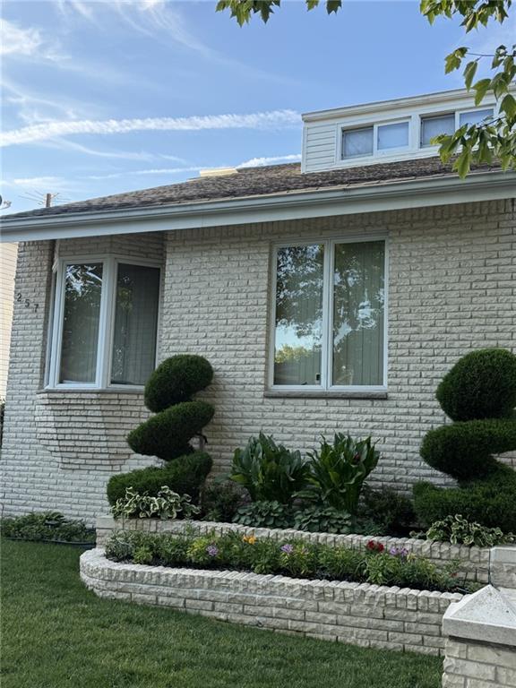 253 Green Valley Road Arden Heights Staten Island NY 10312