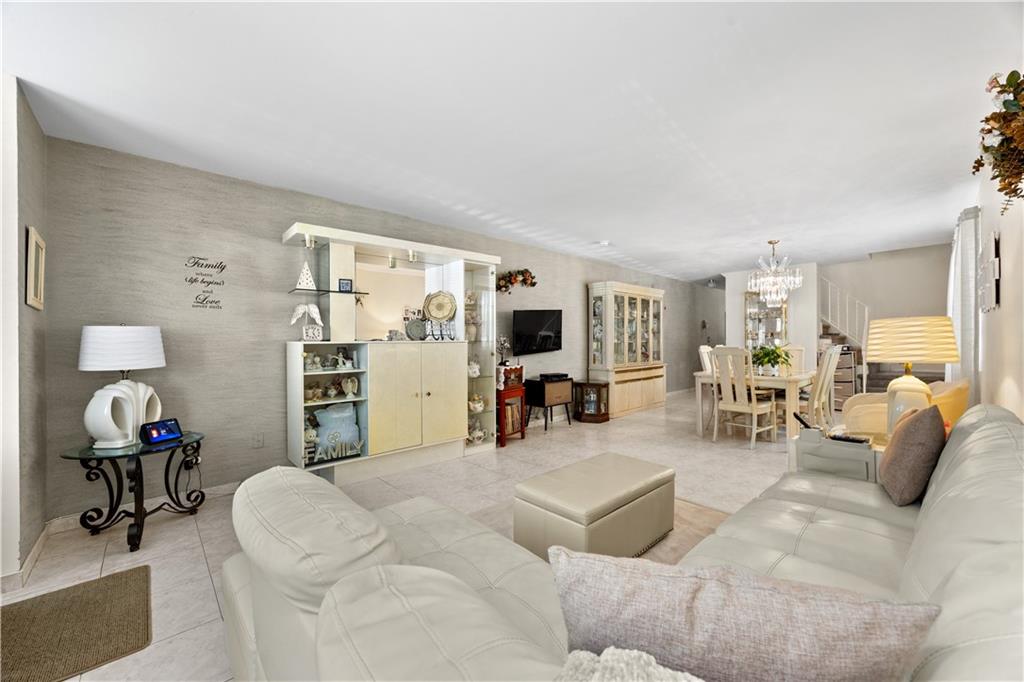 177 Lorraine Loop Rossville Staten Island NY 10309