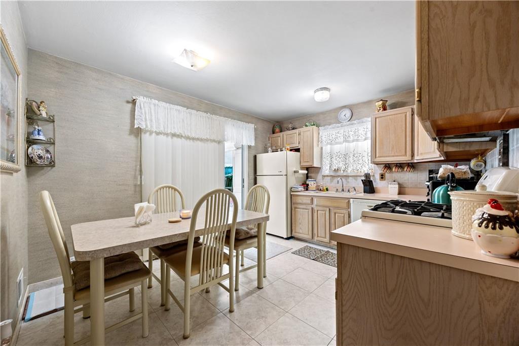 177 Lorraine Loop Rossville Staten Island NY 10309