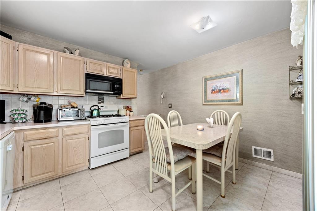 177 Lorraine Loop Rossville Staten Island NY 10309