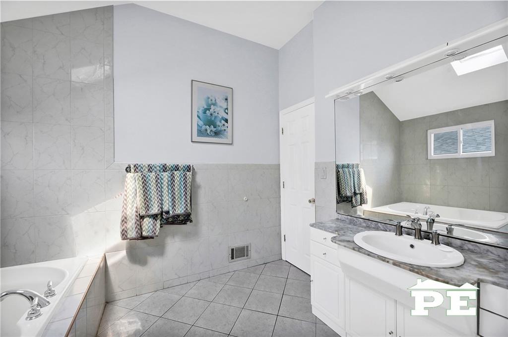 498 Travis Avenue New Springville Staten Island NY 10314